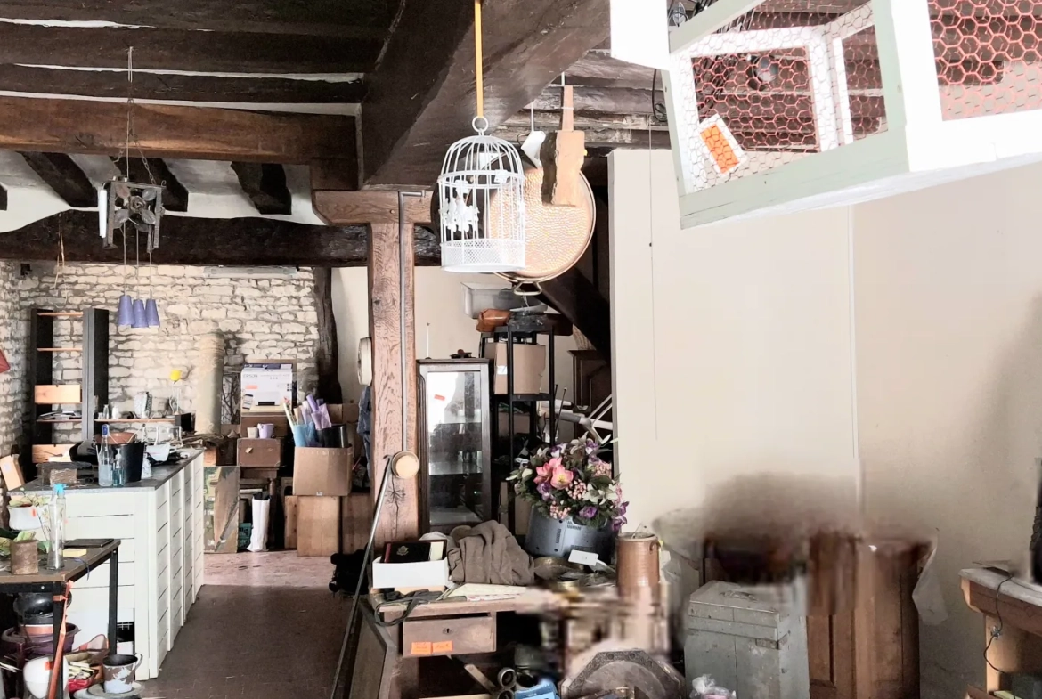 Maison ancienne de 160 m2 à rénover avec vue sur l’église à Aillant-sur-Tholon 