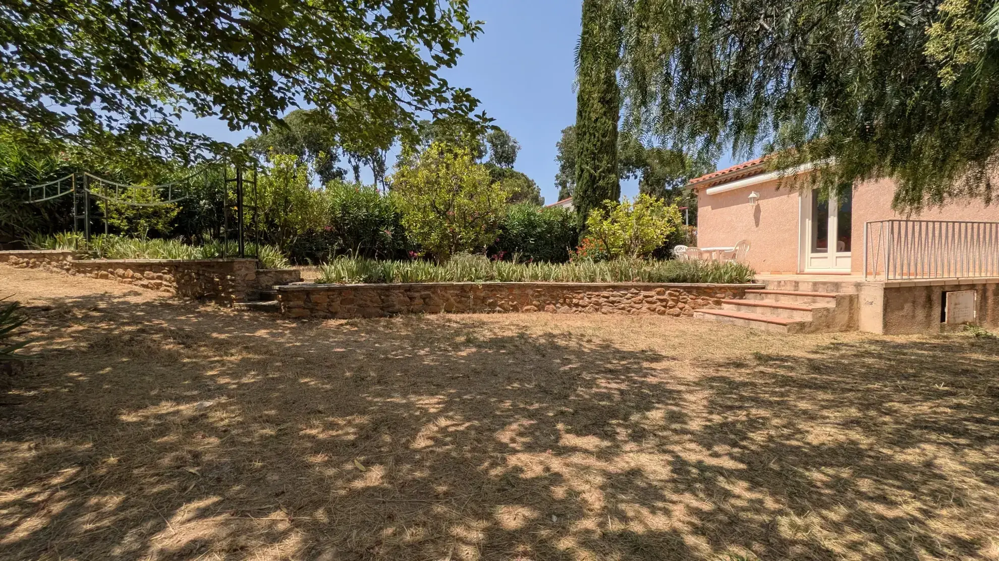 Villa de plain-pied avec jardin et vue sur les Albères à Sorede 