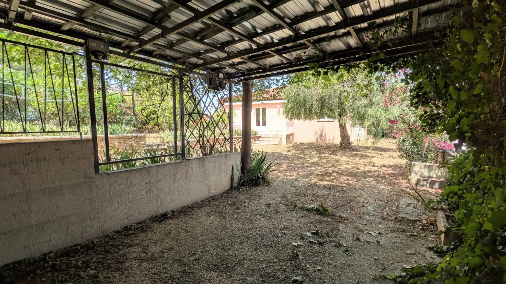 Villa de plain-pied avec jardin et vue sur les Albères à Sorede 