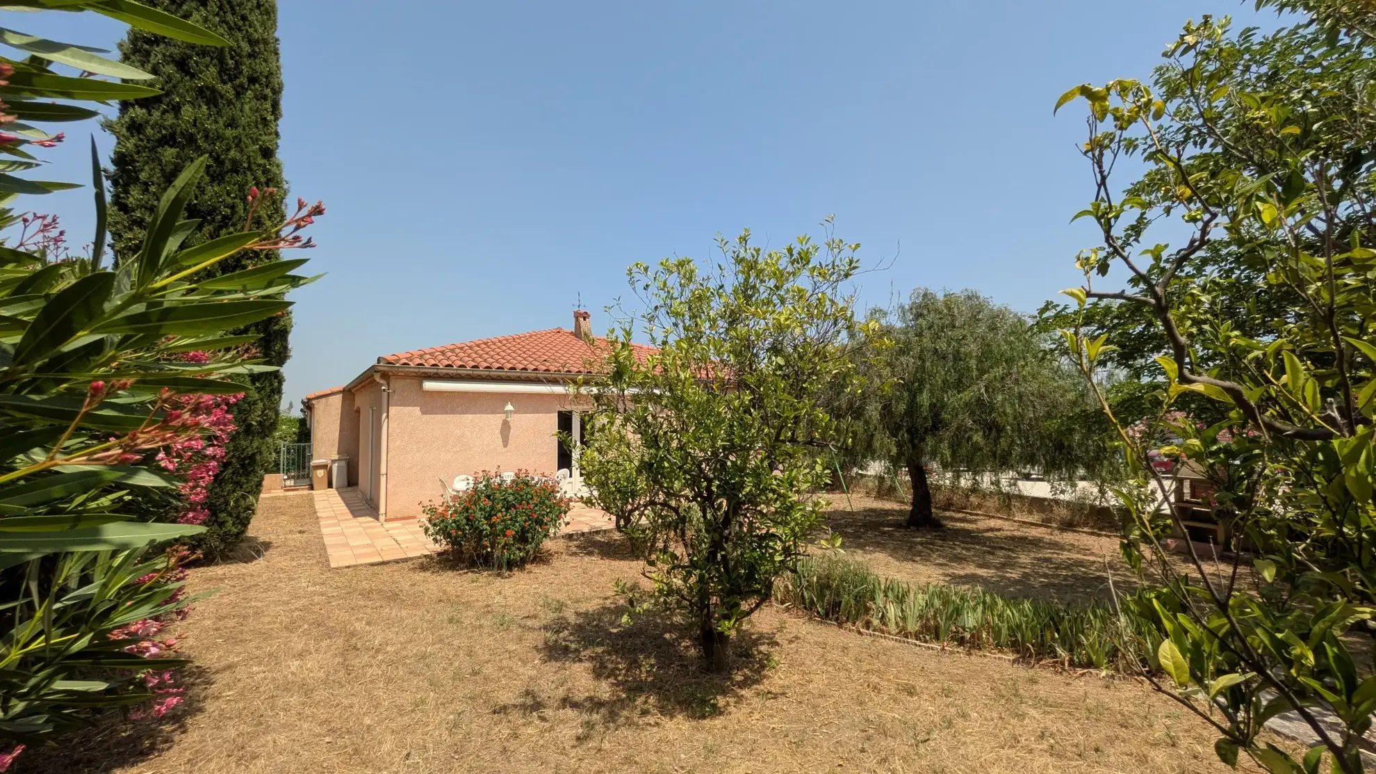 Villa de plain-pied avec jardin et vue sur les Albères à Sorede 