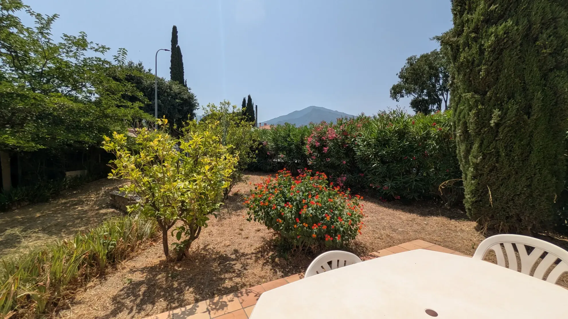 Villa de plain-pied avec jardin et vue sur les Albères à Sorede 