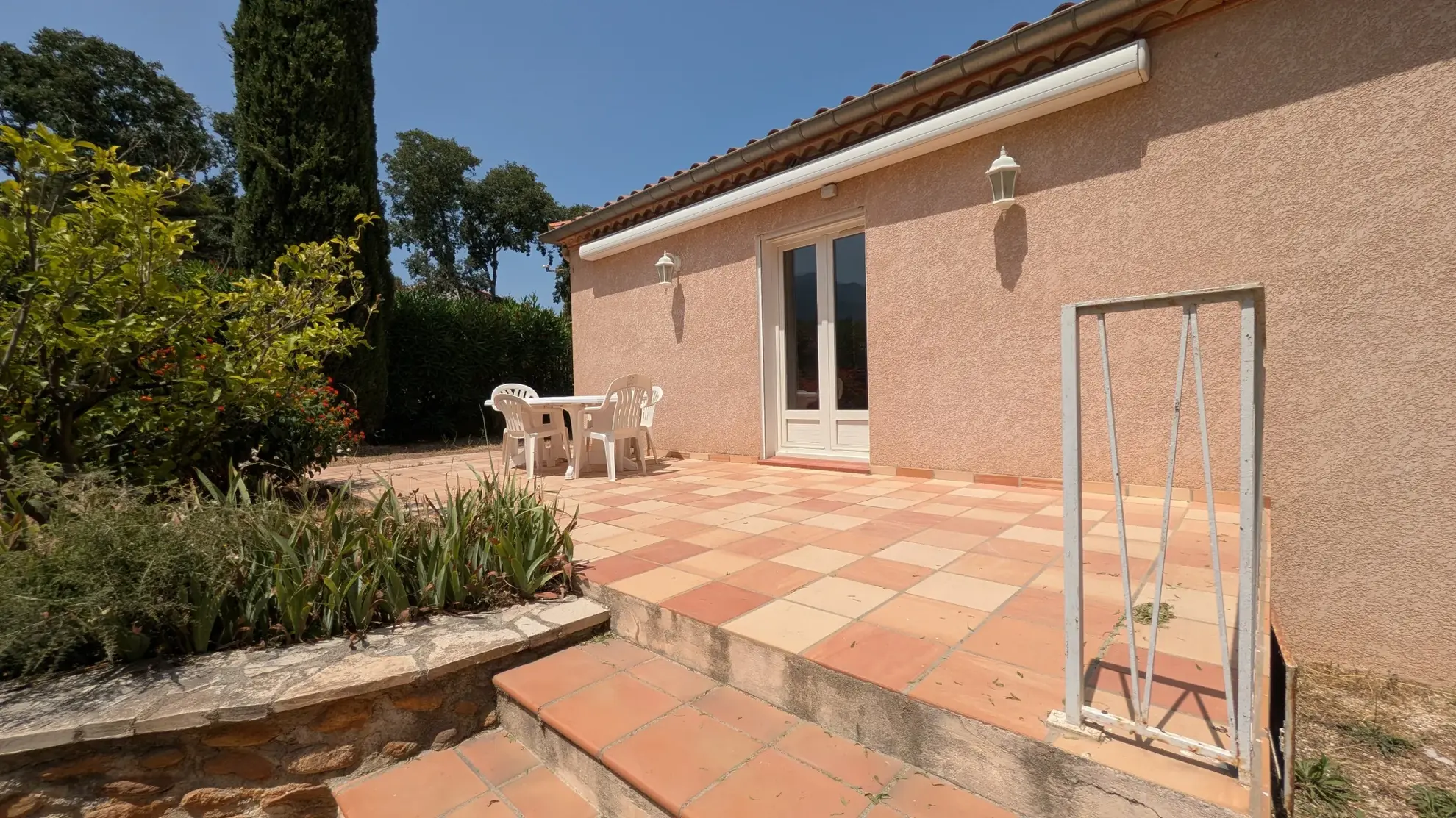 Villa de plain-pied avec jardin et vue sur les Albères à Sorede 