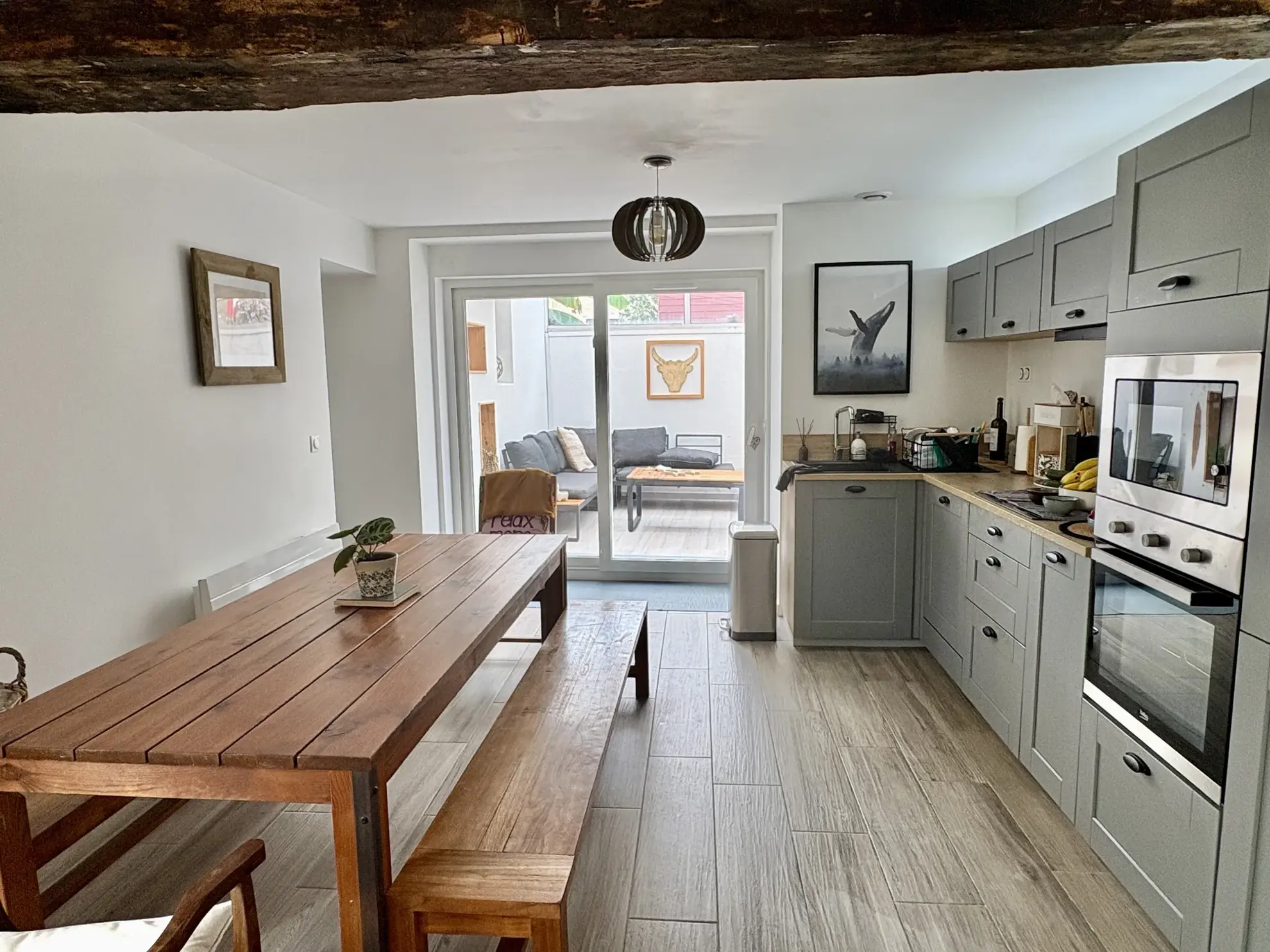 Maison de village rénovée avec 3 chambres et cour à Castets et Castillon 