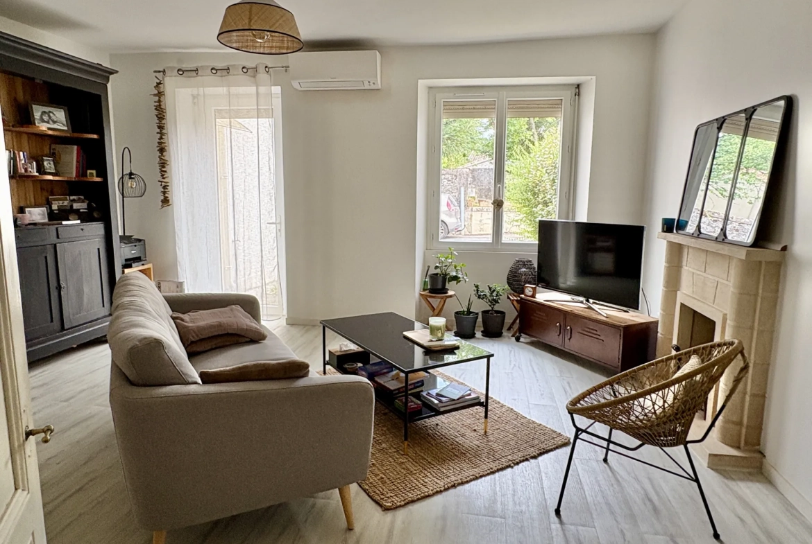 Maison de village rénovée avec 3 chambres et cour à Castets et Castillon 