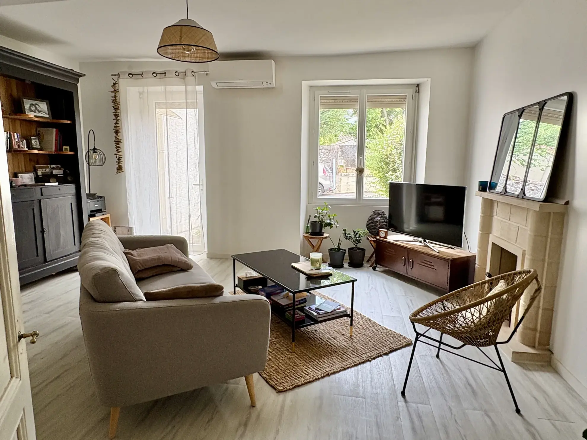 Maison de village rénovée avec 3 chambres et cour à Castets et Castillon 