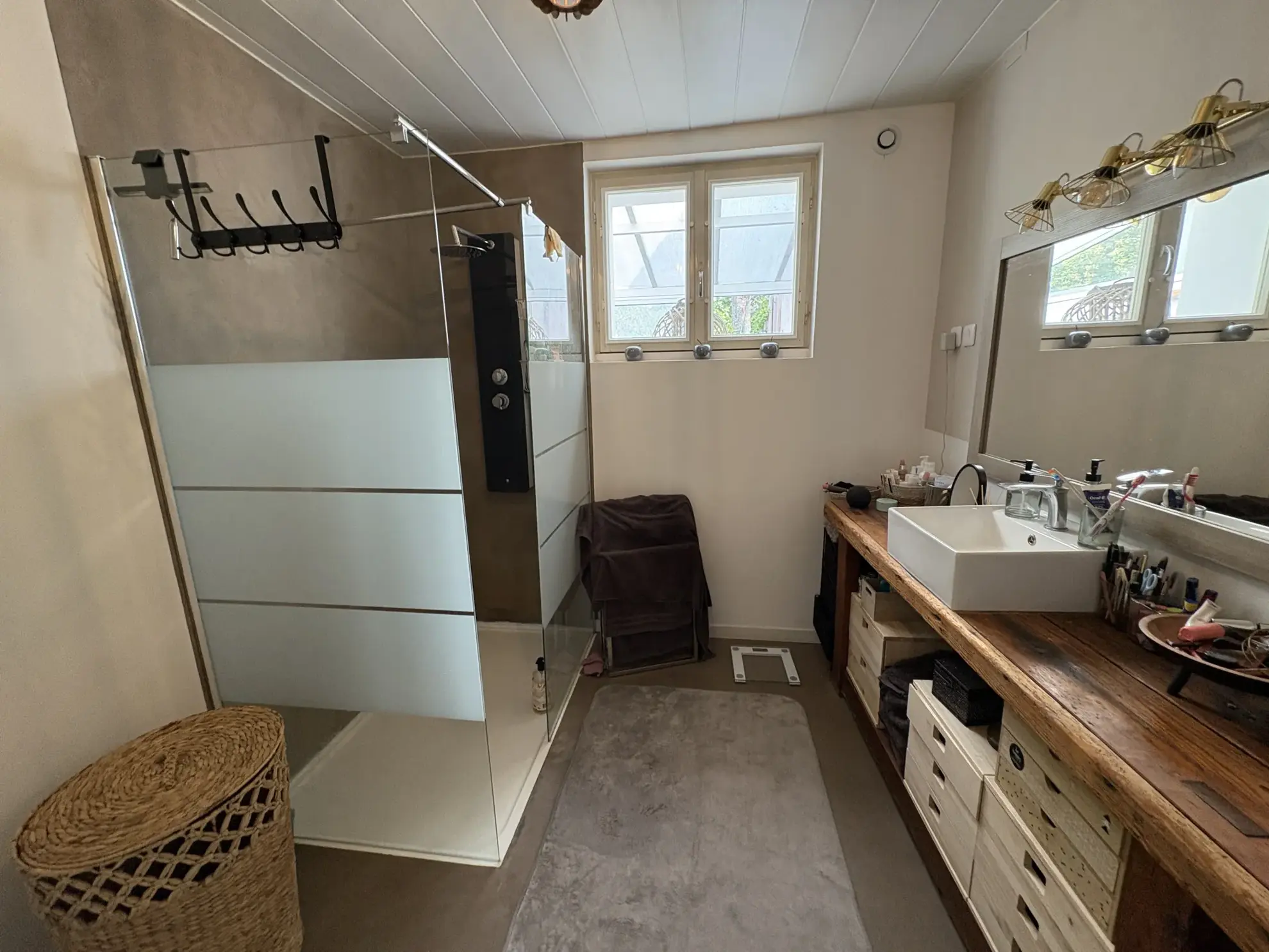 Maison de village rénovée avec 3 chambres et cour à Castets et Castillon 