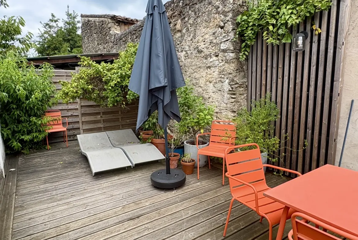 Maison de village rénovée avec 3 chambres et cour à Castets et Castillon 