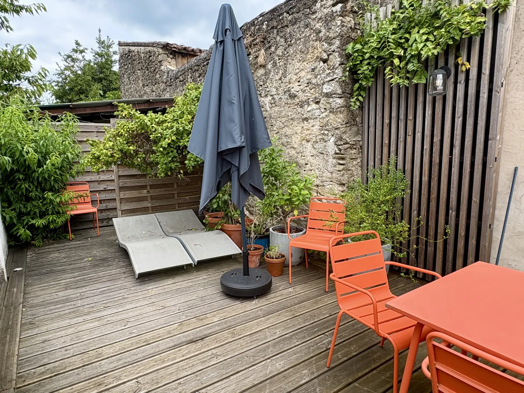 Maison de village rénovée avec 3 chambres et cour à Castets et Castillon 