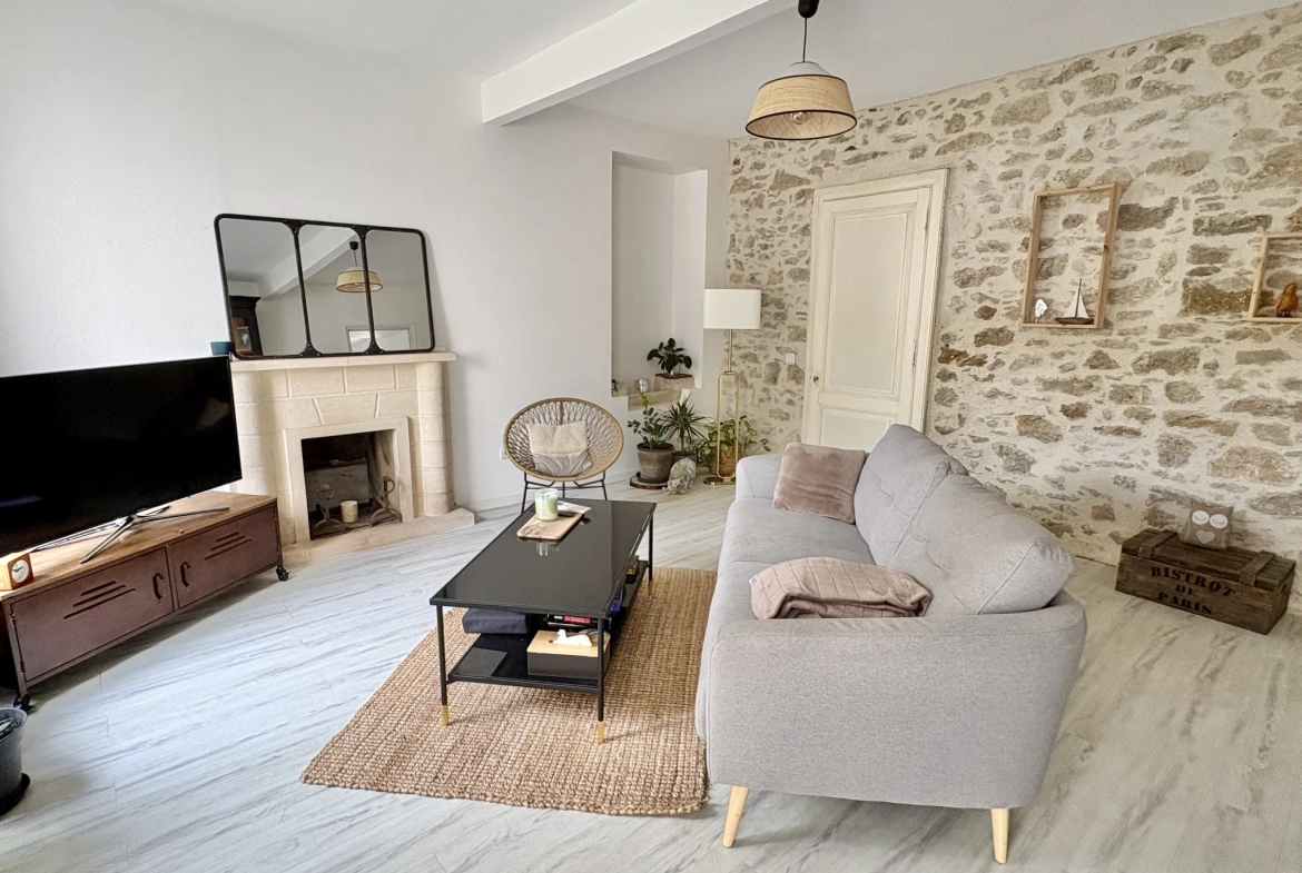 Maison de village rénovée avec 3 chambres et cour à Castets et Castillon 