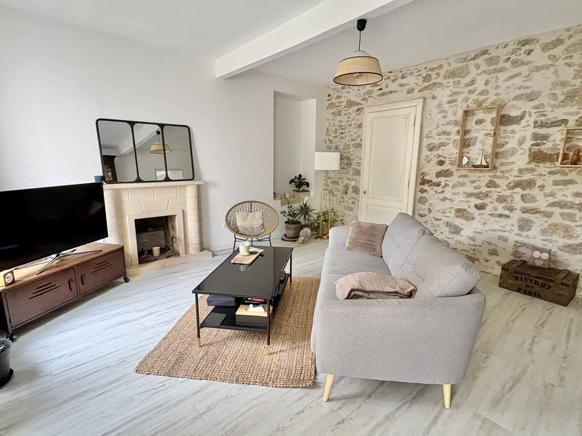 Maison de village rénovée avec 3 chambres et cour à Castets et Castillon 