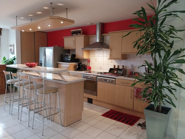 Appartement duplex de 130 m² avec garage et jardin à Verny
