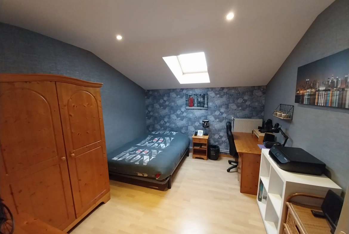 Appartement duplex de 130 m² avec garage et jardin à Verny 