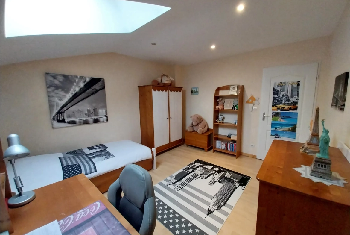 Appartement duplex de 130 m² avec garage et jardin à Verny 