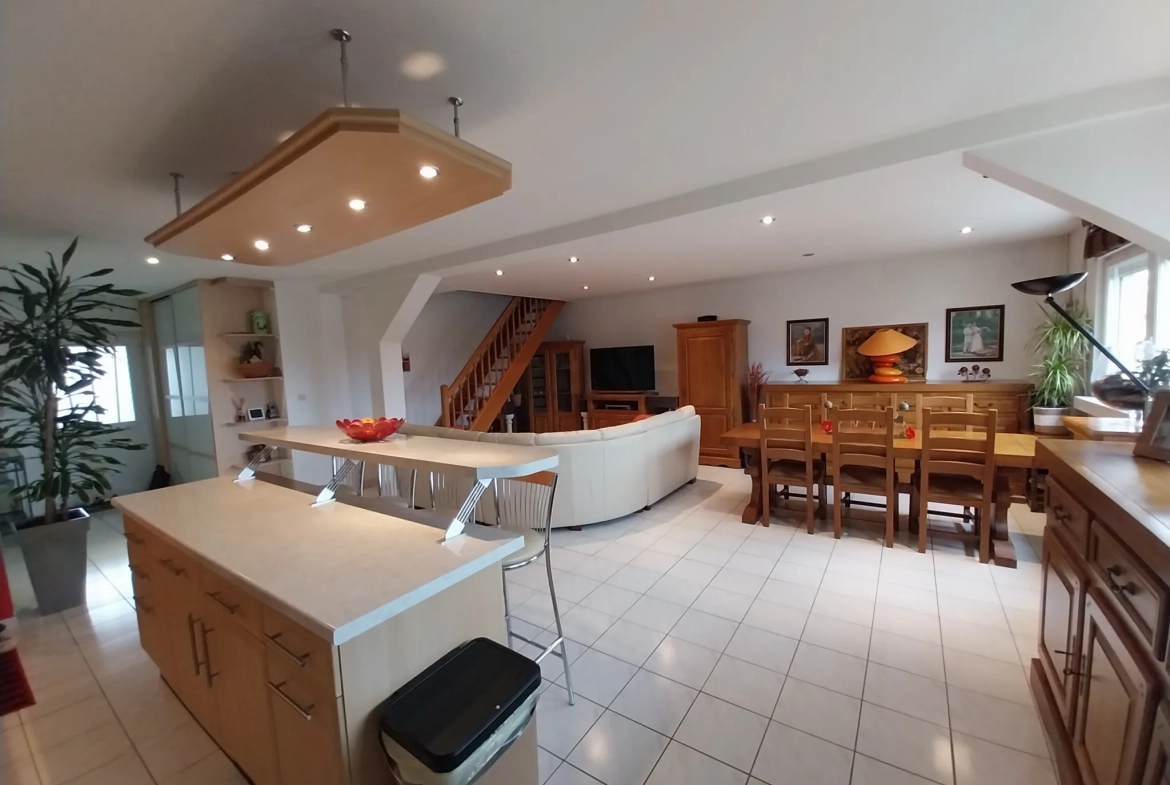 Appartement duplex de 130 m² avec garage et jardin à Verny 