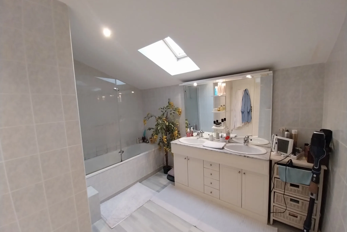 Appartement duplex de 130 m² avec garage et jardin à Verny 