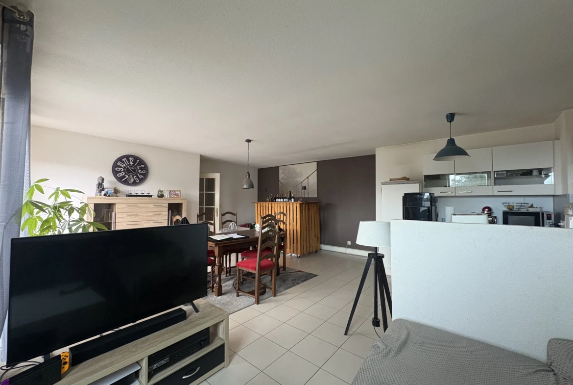 Bel appartement F3 de 71 m² avec balcon à Habsheim, proche commodités et transports 