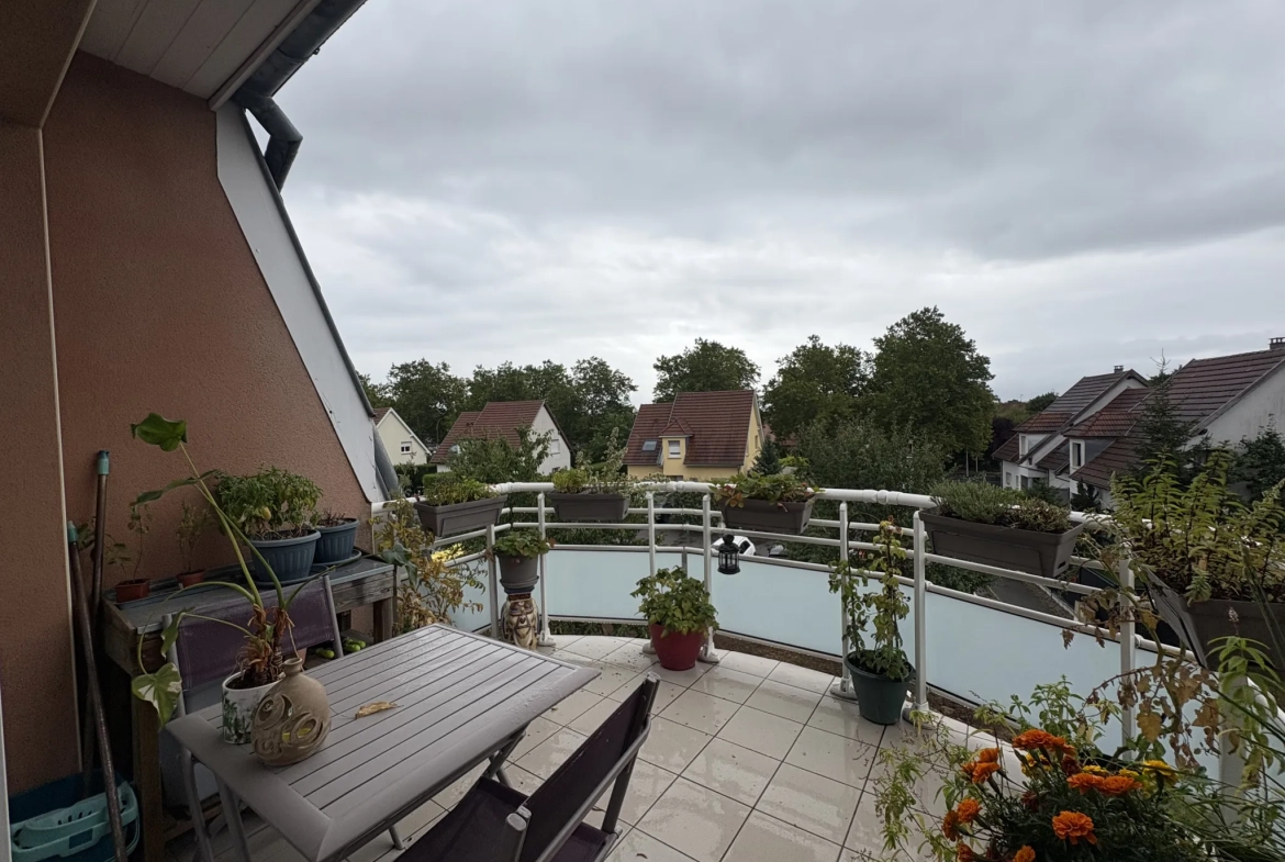 Bel appartement F3 de 71 m² avec balcon à Habsheim, proche commodités et transports 