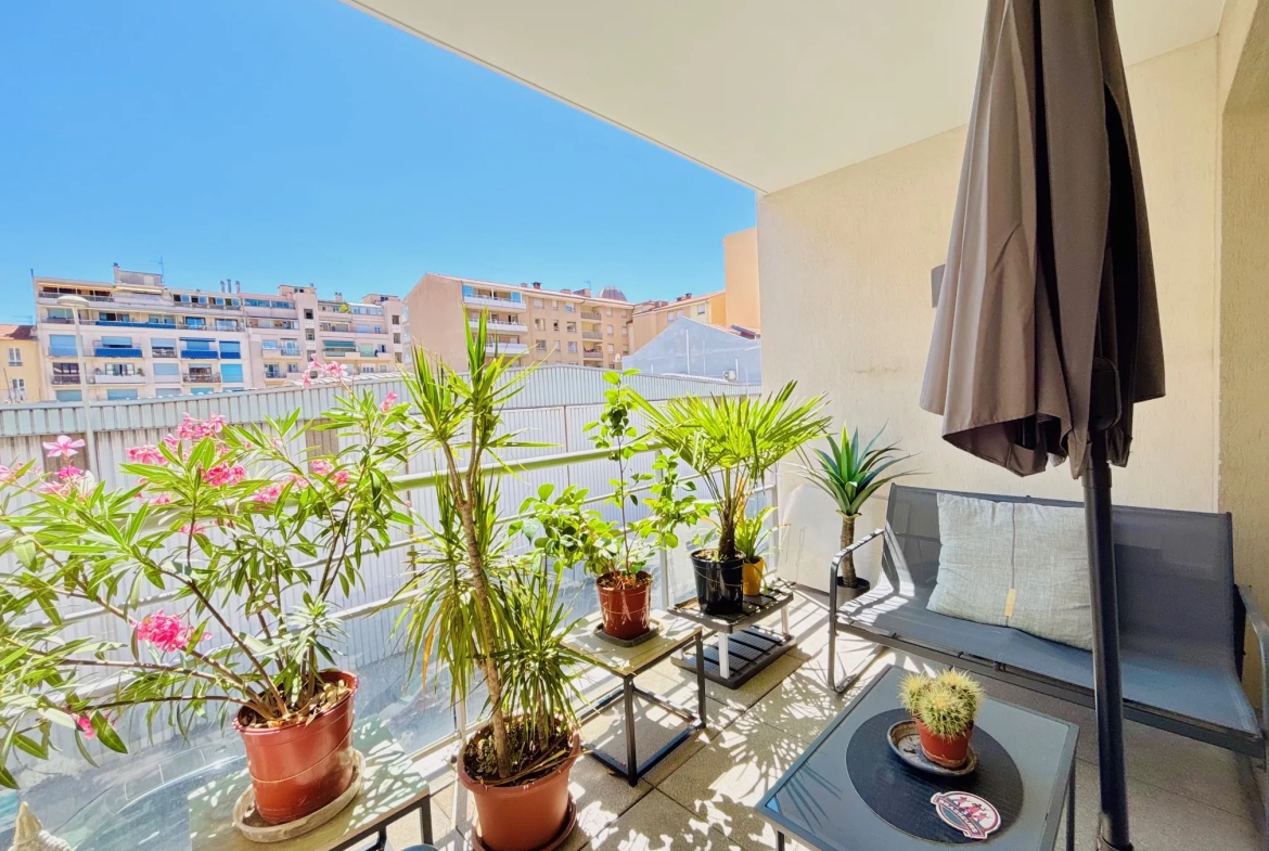 Studio 21,39 m² à Nice avec terrasse et vue dégagée 
