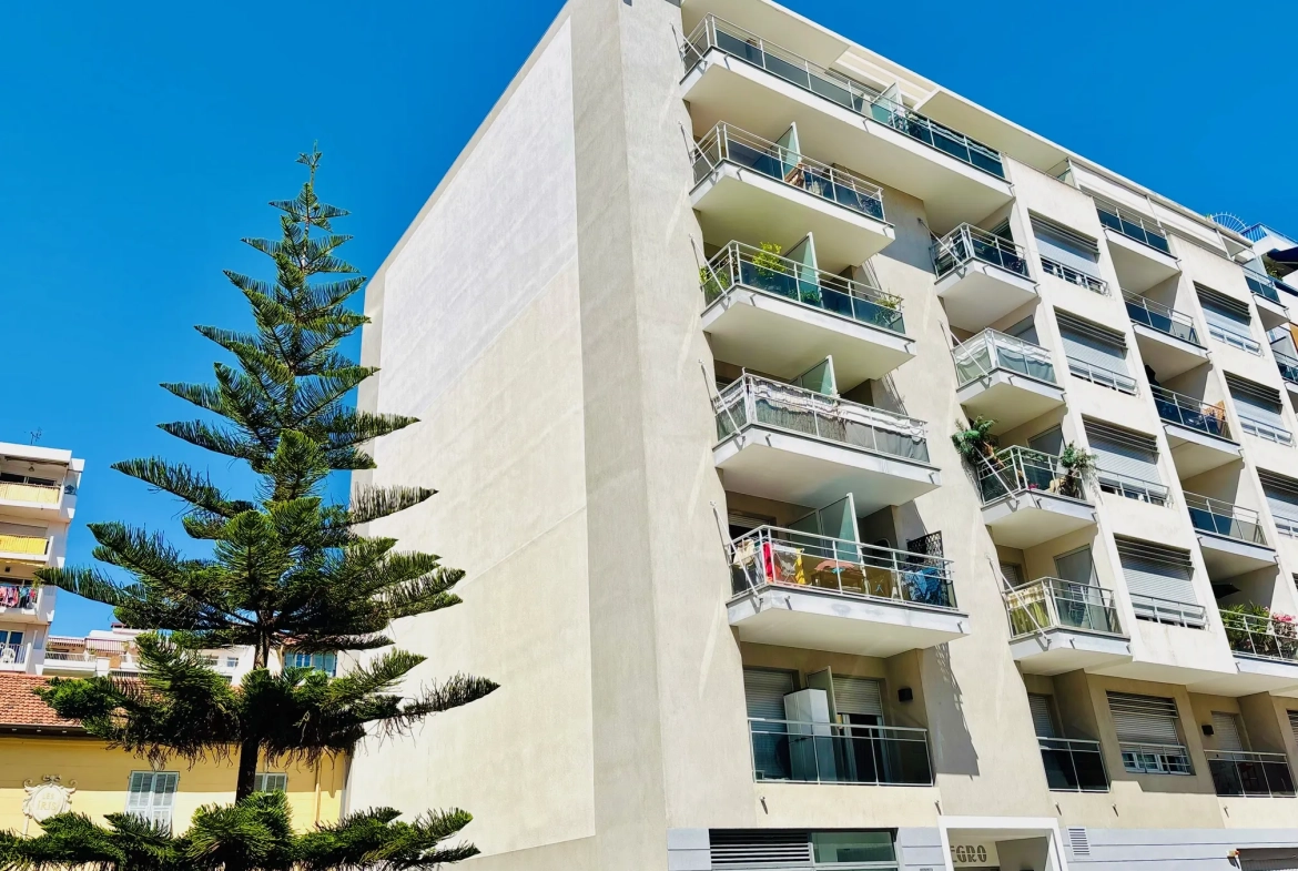 Studio 21,39 m² à Nice avec terrasse et vue dégagée 