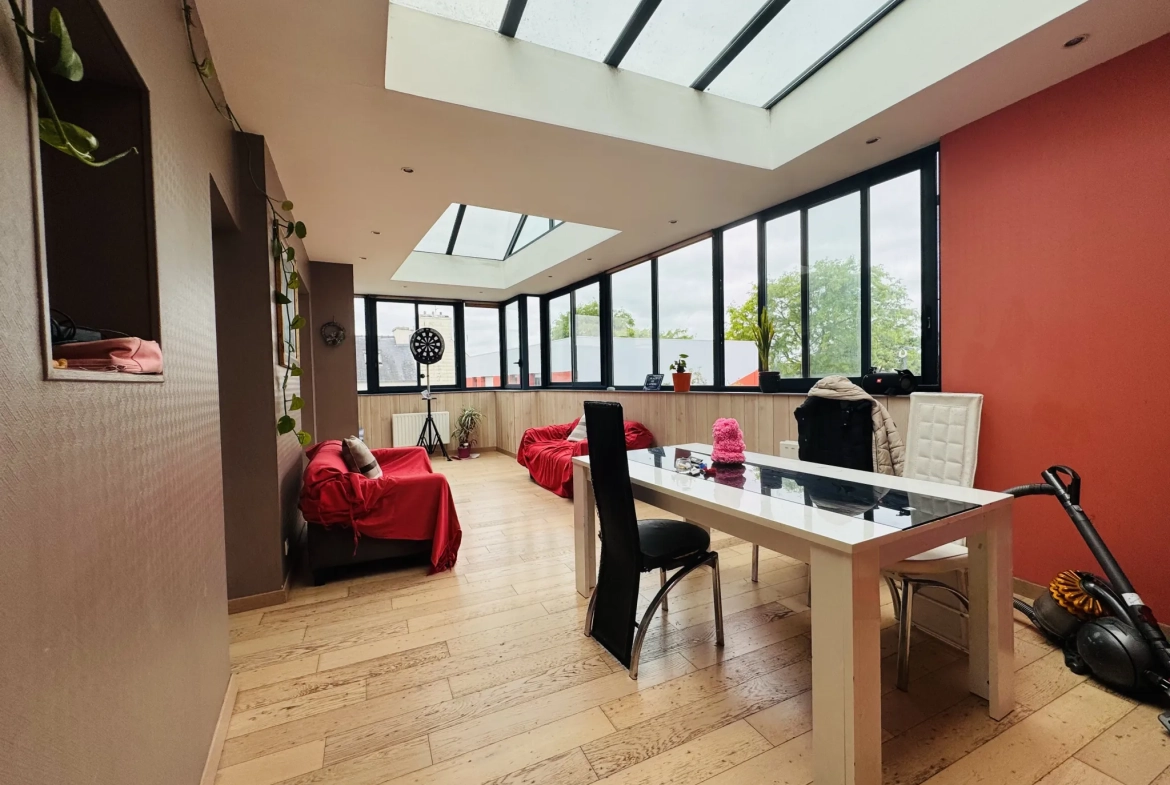 Appartement atypique de 198 m² avec jardin et garage au centre de Plabennec 