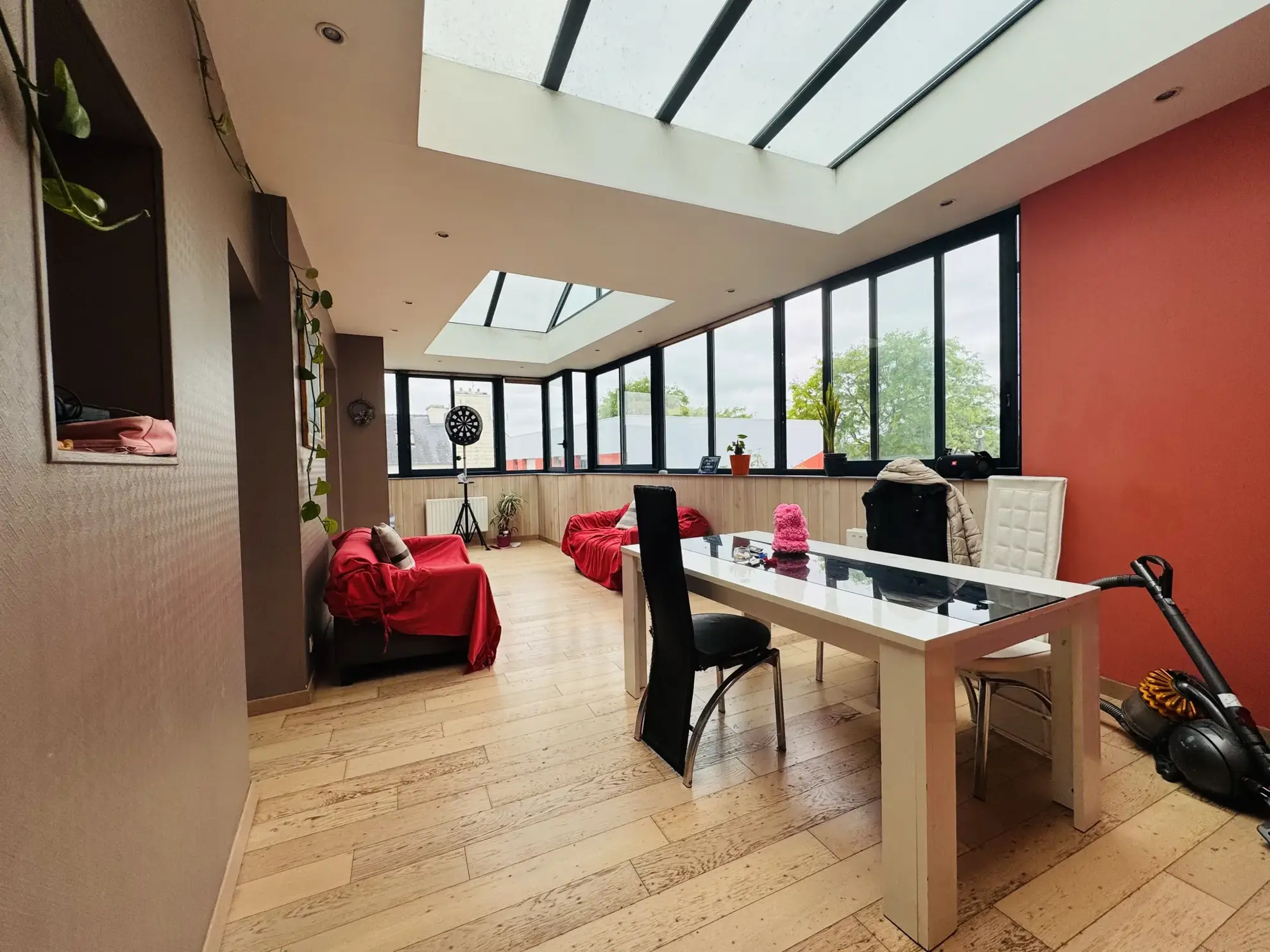 Appartement atypique de 198 m² avec jardin et garage au centre de Plabennec 
