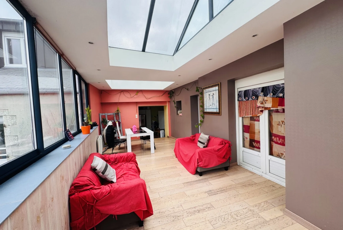 Appartement atypique de 198 m² avec jardin et garage au centre de Plabennec 