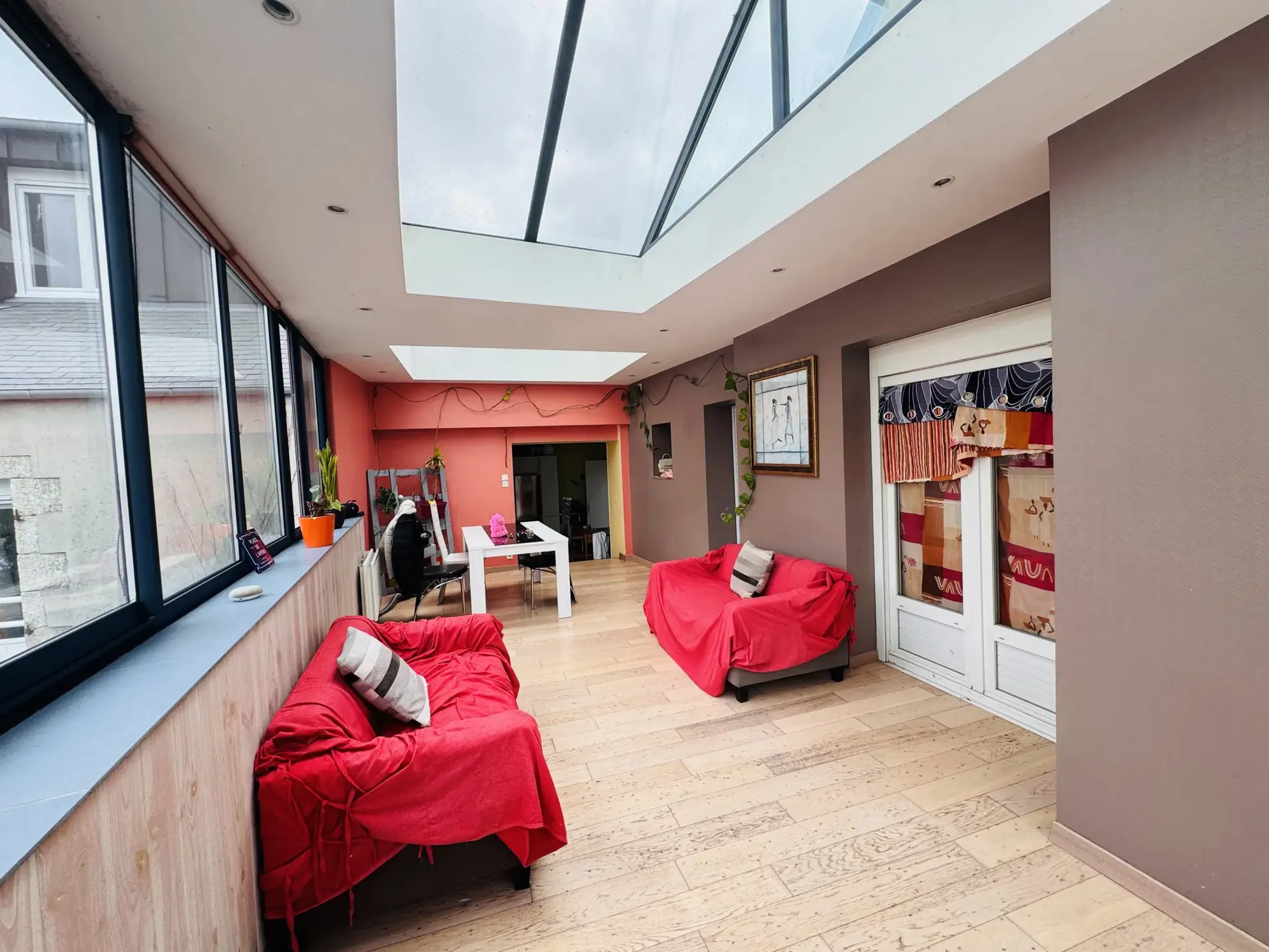 Appartement atypique de 198 m² avec jardin et garage au centre de Plabennec 