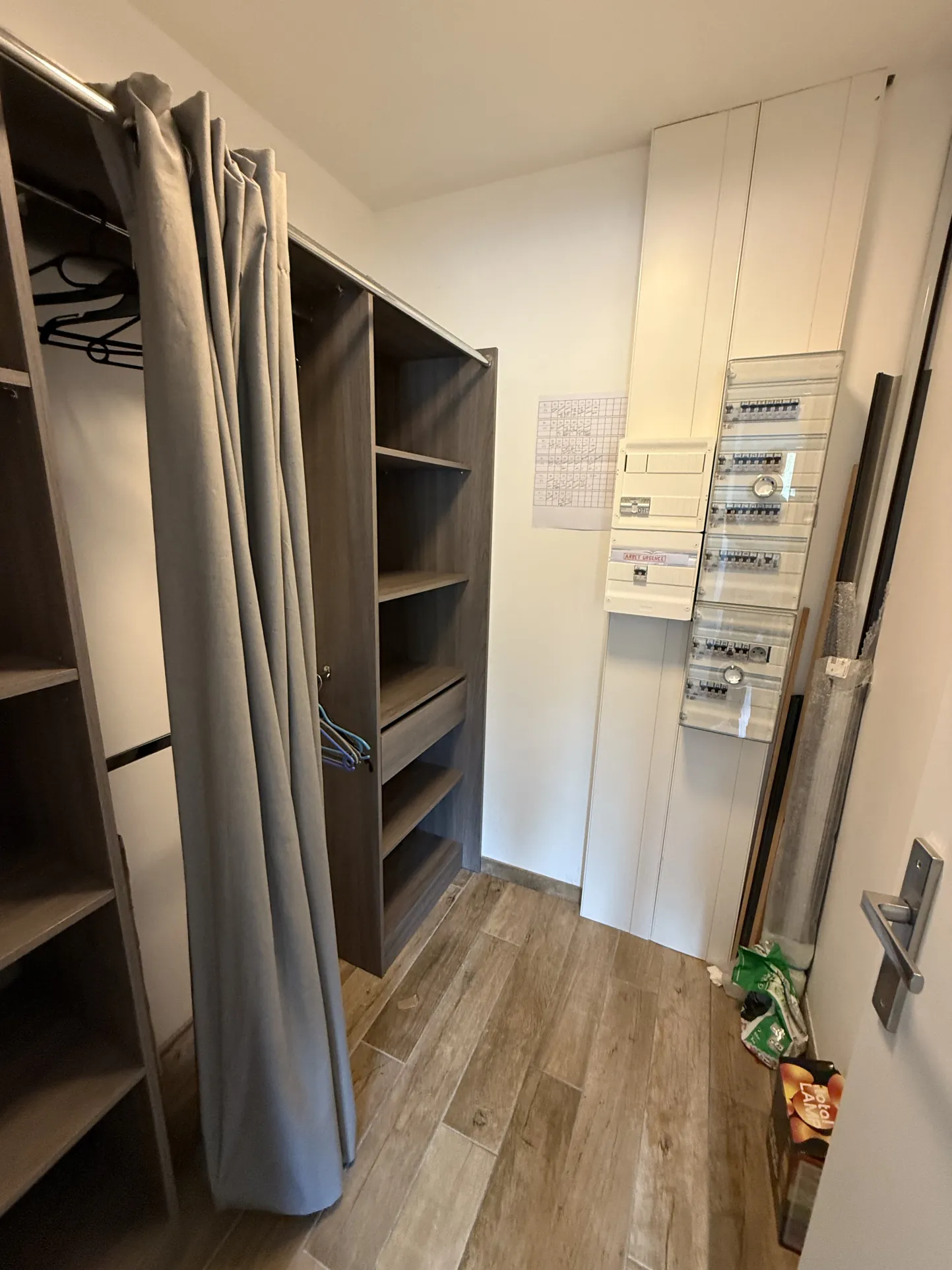 Maison spacieuse à Ris avec vue dégagée et terrain arboré 
