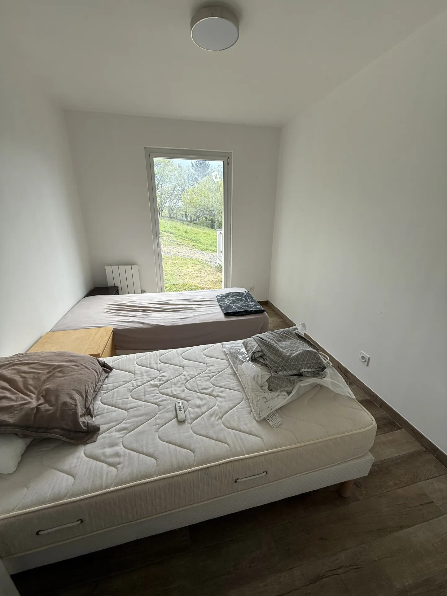 Maison spacieuse à Ris avec vue dégagée et terrain arboré 