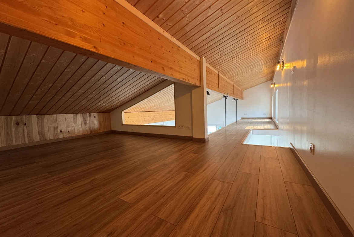 Maison spacieuse à Ris avec vue dégagée et terrain arboré 