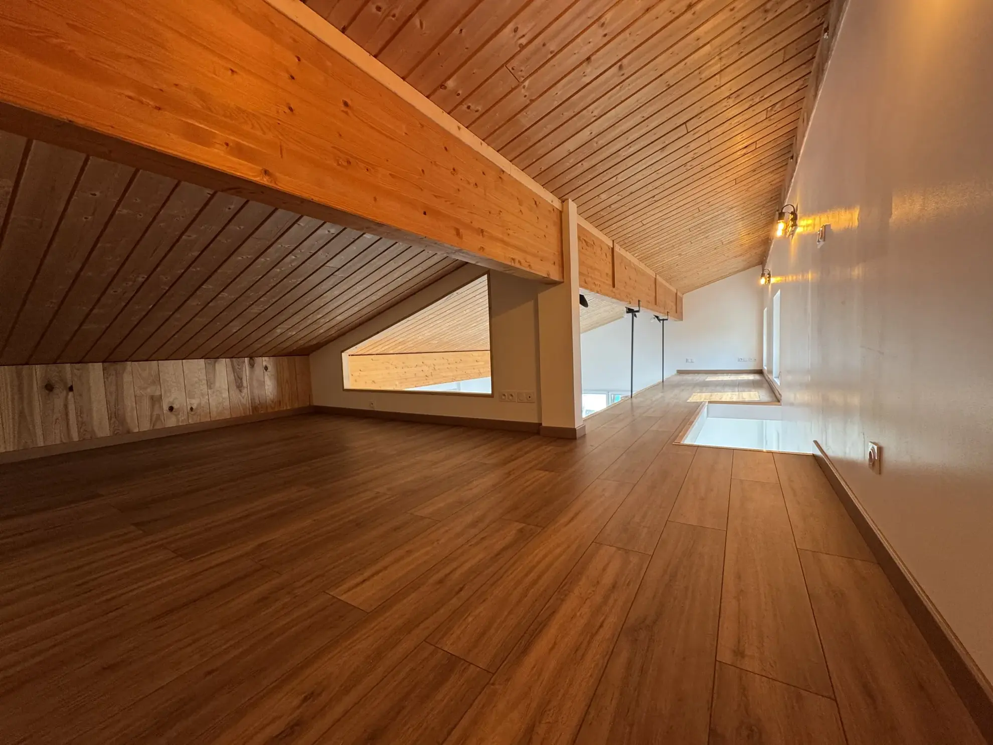 Maison spacieuse à Ris avec vue dégagée et terrain arboré 