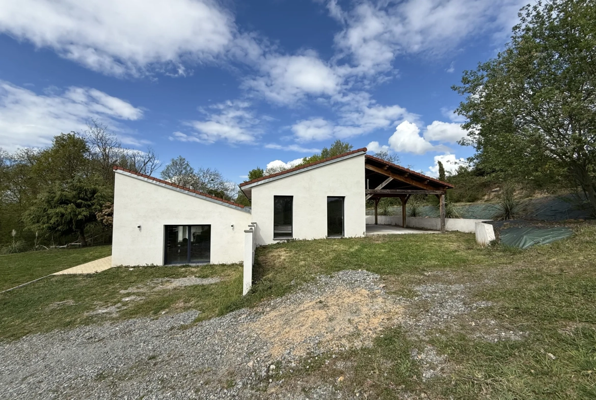 Maison spacieuse à Ris avec vue dégagée et terrain arboré 