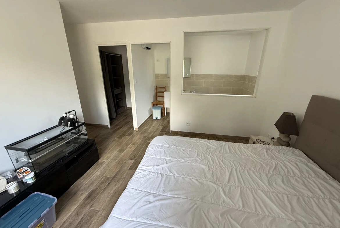 Maison spacieuse à Ris avec vue dégagée et terrain arboré 