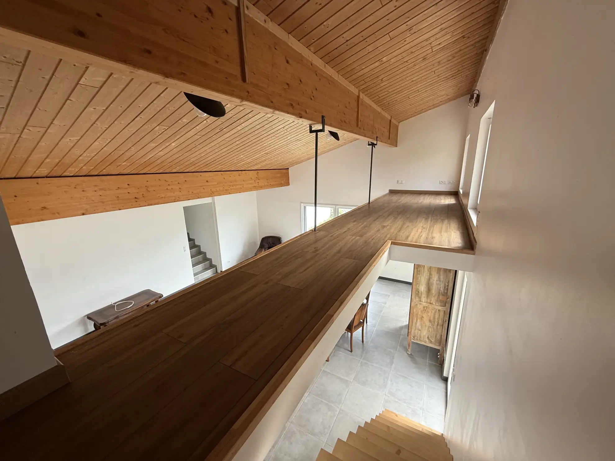 Maison spacieuse à Ris avec vue dégagée et terrain arboré 