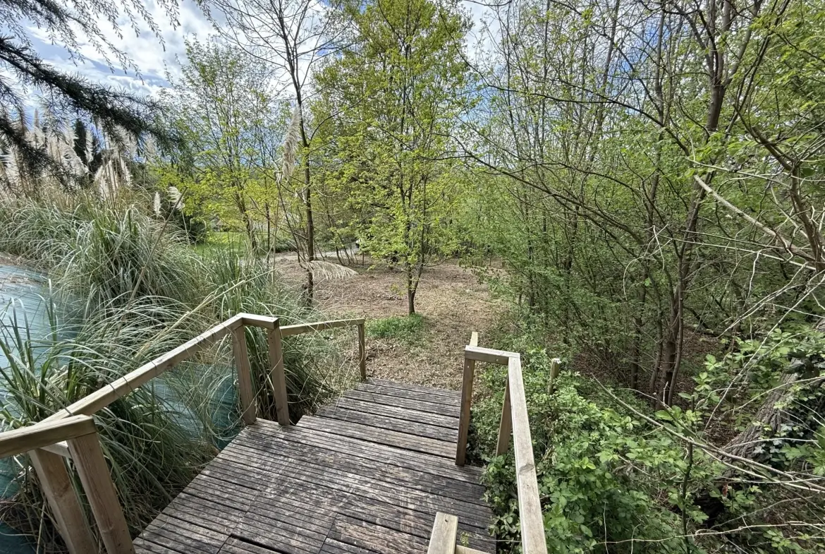 Maison spacieuse à Ris avec vue dégagée et terrain arboré 