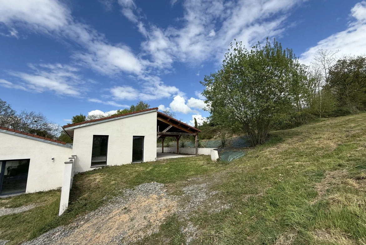 Maison spacieuse à Ris avec vue dégagée et terrain arboré 