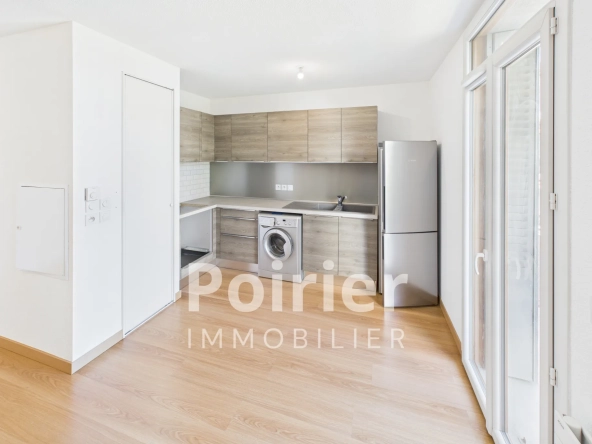 Bel appartement T3 rénové à Evian-les-Bains avec vue lac et proximité centre