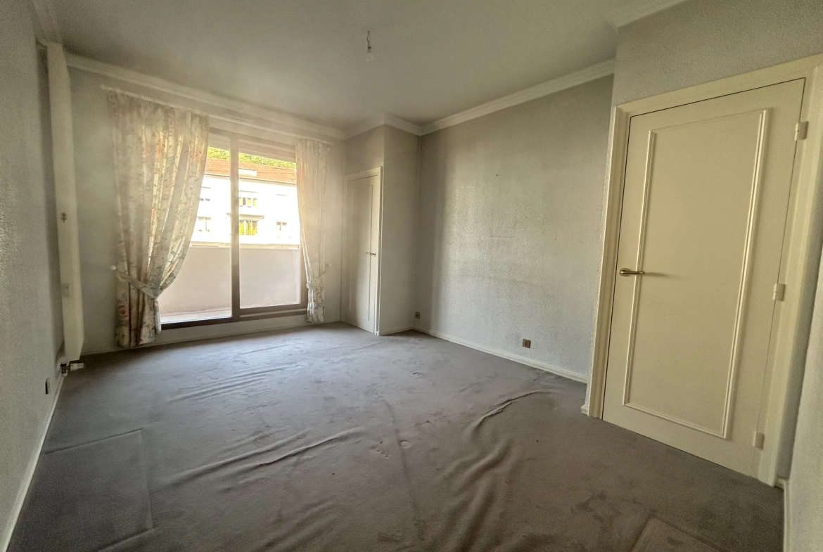 Appartement F6 de 151,37 m² avec 4 chambres et deux terrasses à Saint-Étienne 