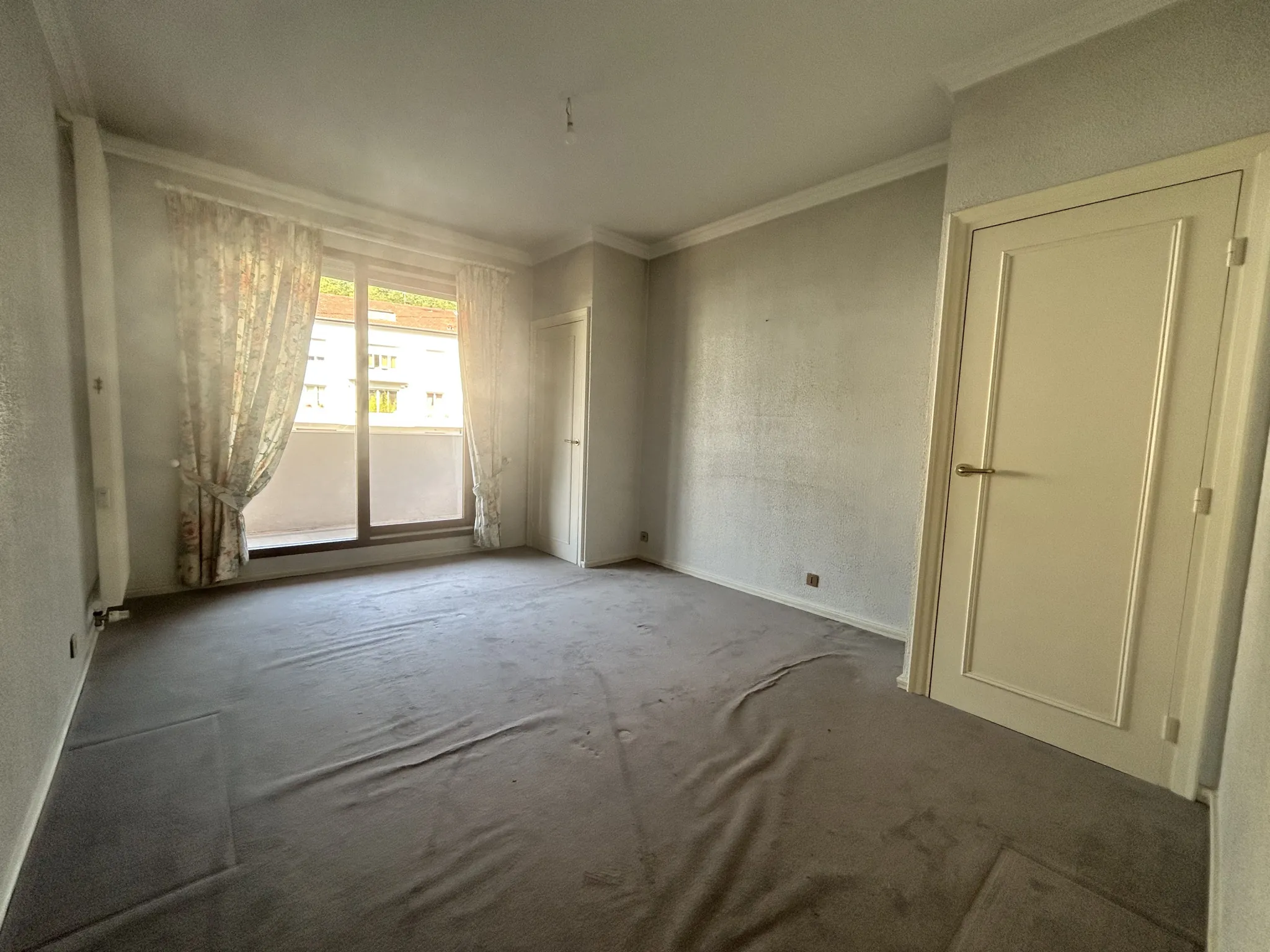 Appartement F6 de 151,37 m² avec 4 chambres et deux terrasses à Saint-Étienne 