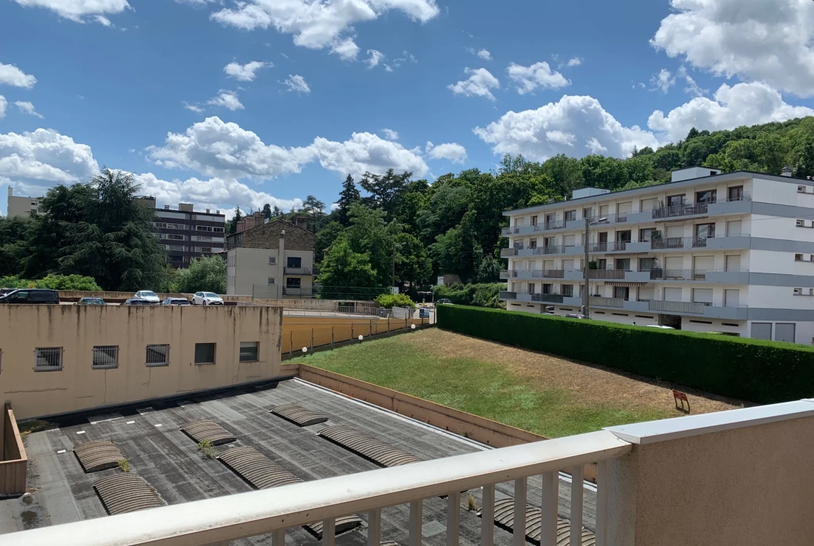 Appartement F6 de 151,37 m² avec 4 chambres et deux terrasses à Saint-Étienne 