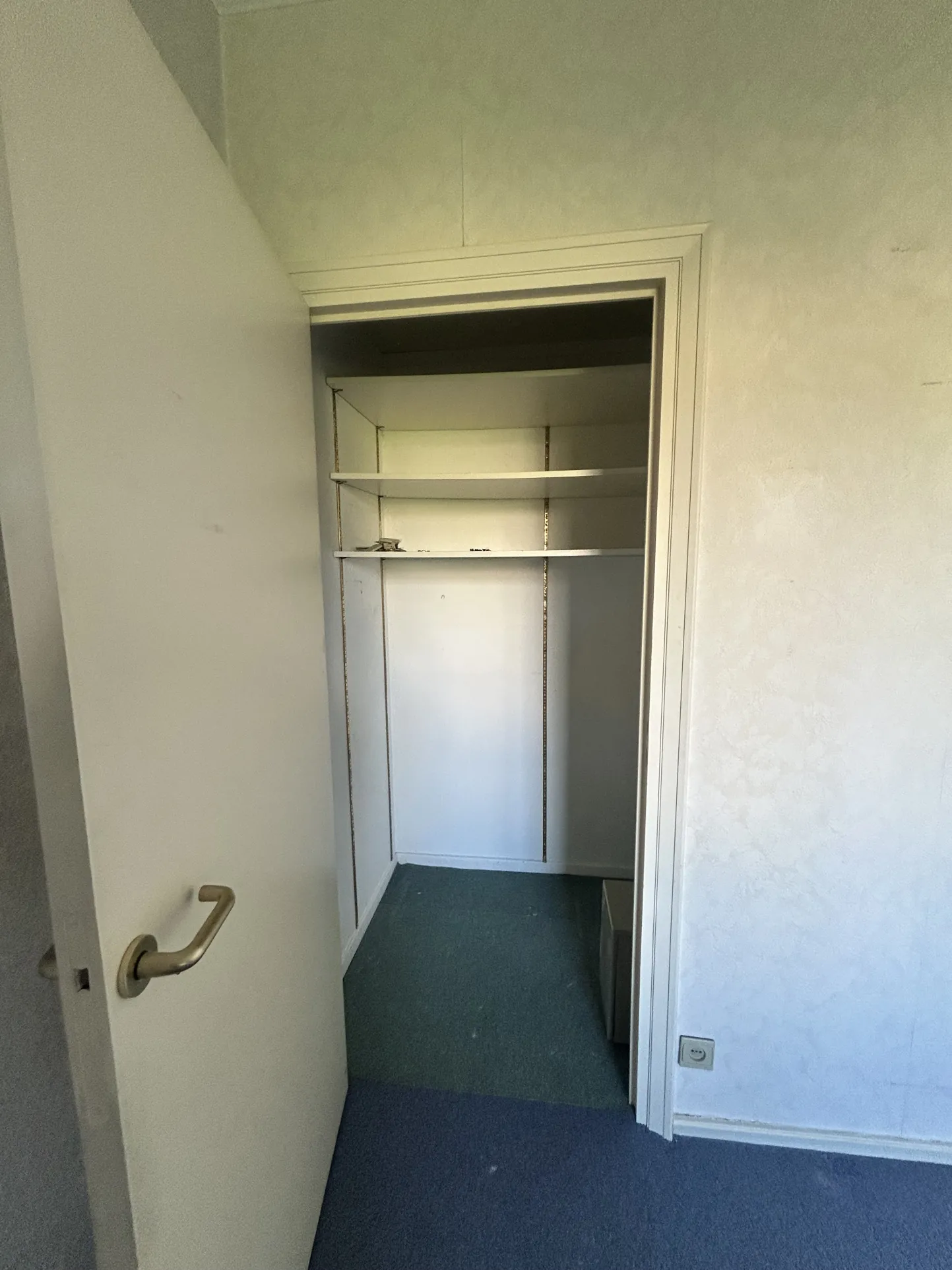 Appartement F6 de 151,37 m² avec 4 chambres et deux terrasses à Saint-Étienne 