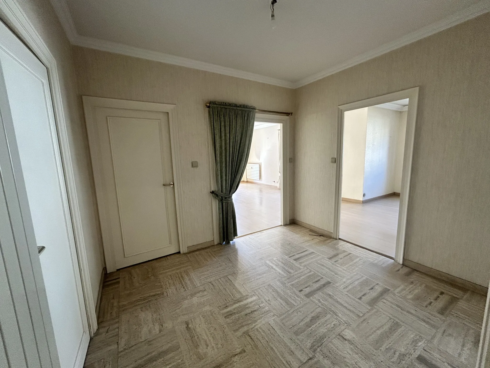 Appartement F6 de 151,37 m² avec 4 chambres et deux terrasses à Saint-Étienne 