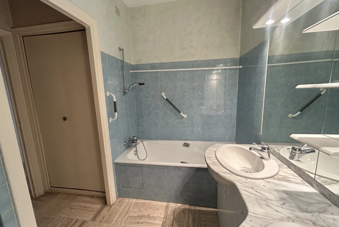 Appartement F6 de 151,37 m² avec 4 chambres et deux terrasses à Saint-Étienne 