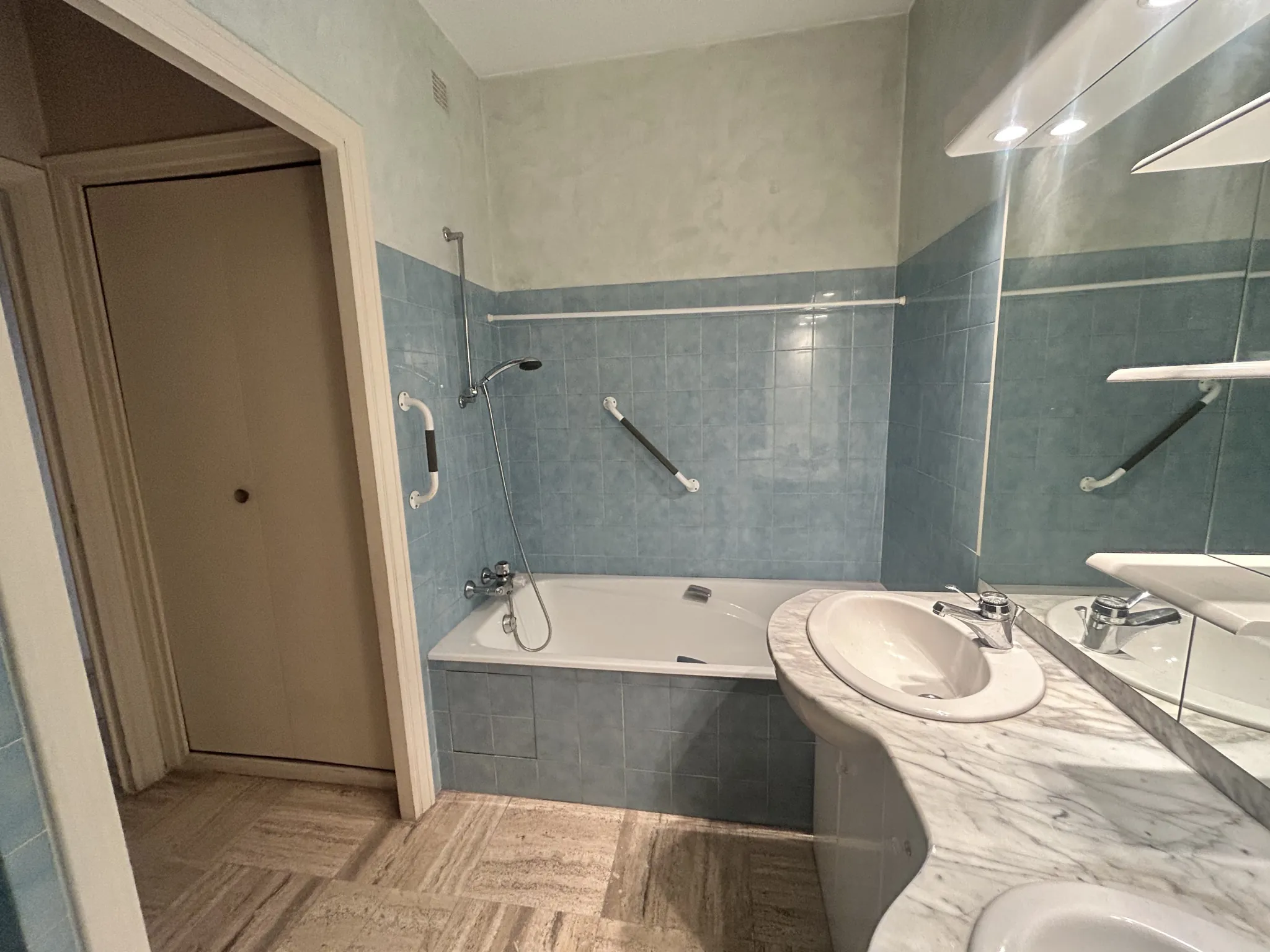 Appartement F6 de 151,37 m² avec 4 chambres et deux terrasses à Saint-Étienne 