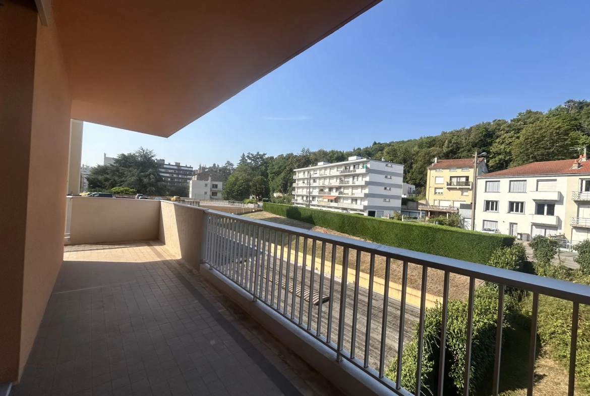 Appartement F6 de 151,37 m² avec 4 chambres et deux terrasses à Saint-Étienne 