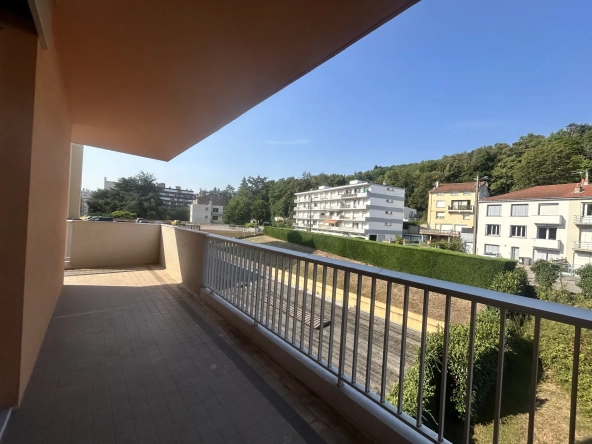 Appartement F6 de 151,37 m² avec 4 chambres et deux terrasses à Saint-Étienne