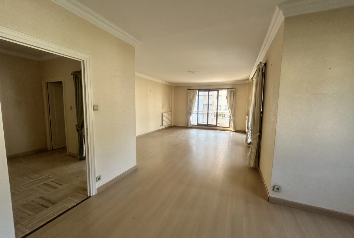 Appartement F6 de 151,37 m² avec 4 chambres et deux terrasses à Saint-Étienne 