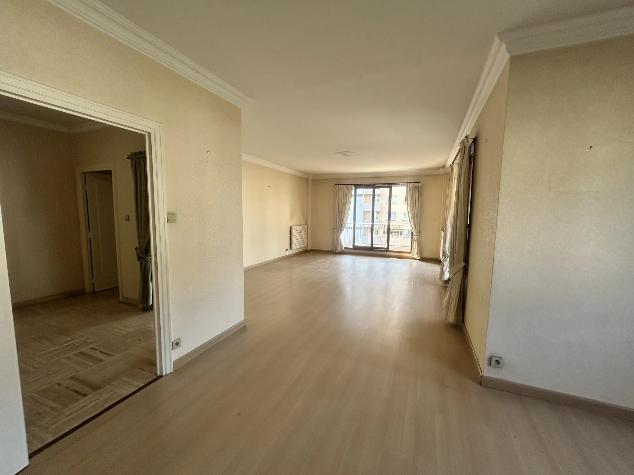 Appartement F6 de 151,37 m² avec 4 chambres et deux terrasses à Saint-Étienne 