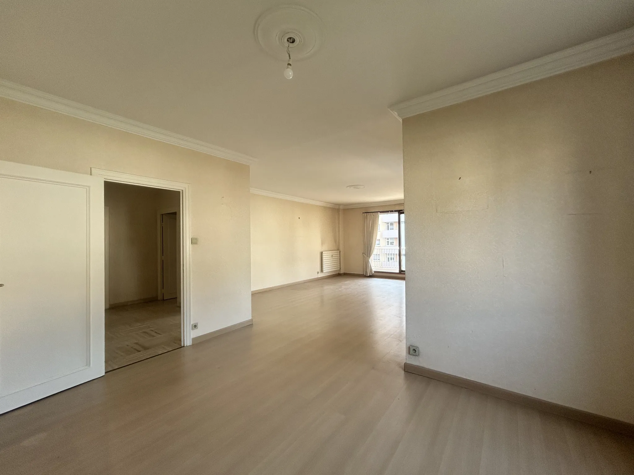 Appartement F6 de 151,37 m² avec 4 chambres et deux terrasses à Saint-Étienne 