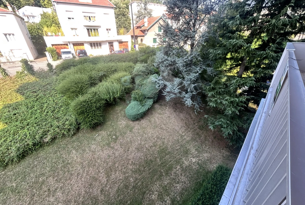 Appartement F6 de 151,37 m² avec 4 chambres et deux terrasses à Saint-Étienne 